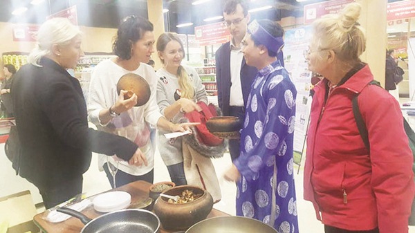Cá kho làng Vũ Đại trên hội chợ quốc tế