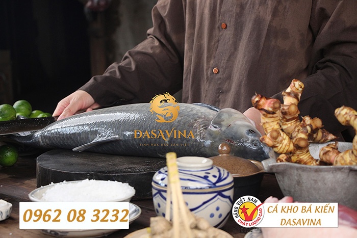 Cá trắm đen dùng để kho cá làng Vũ Đại