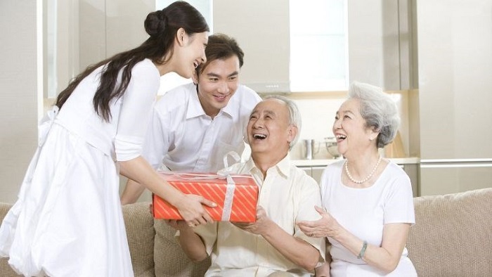 Bí quyết chọn quà biếu dịp lễ sang – ý nghĩa – thiết thực