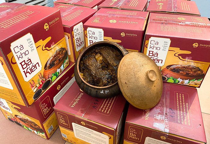 Giải đáp: Mua cá kho làng Vũ Đại biếu Tết có hợp lý không?
